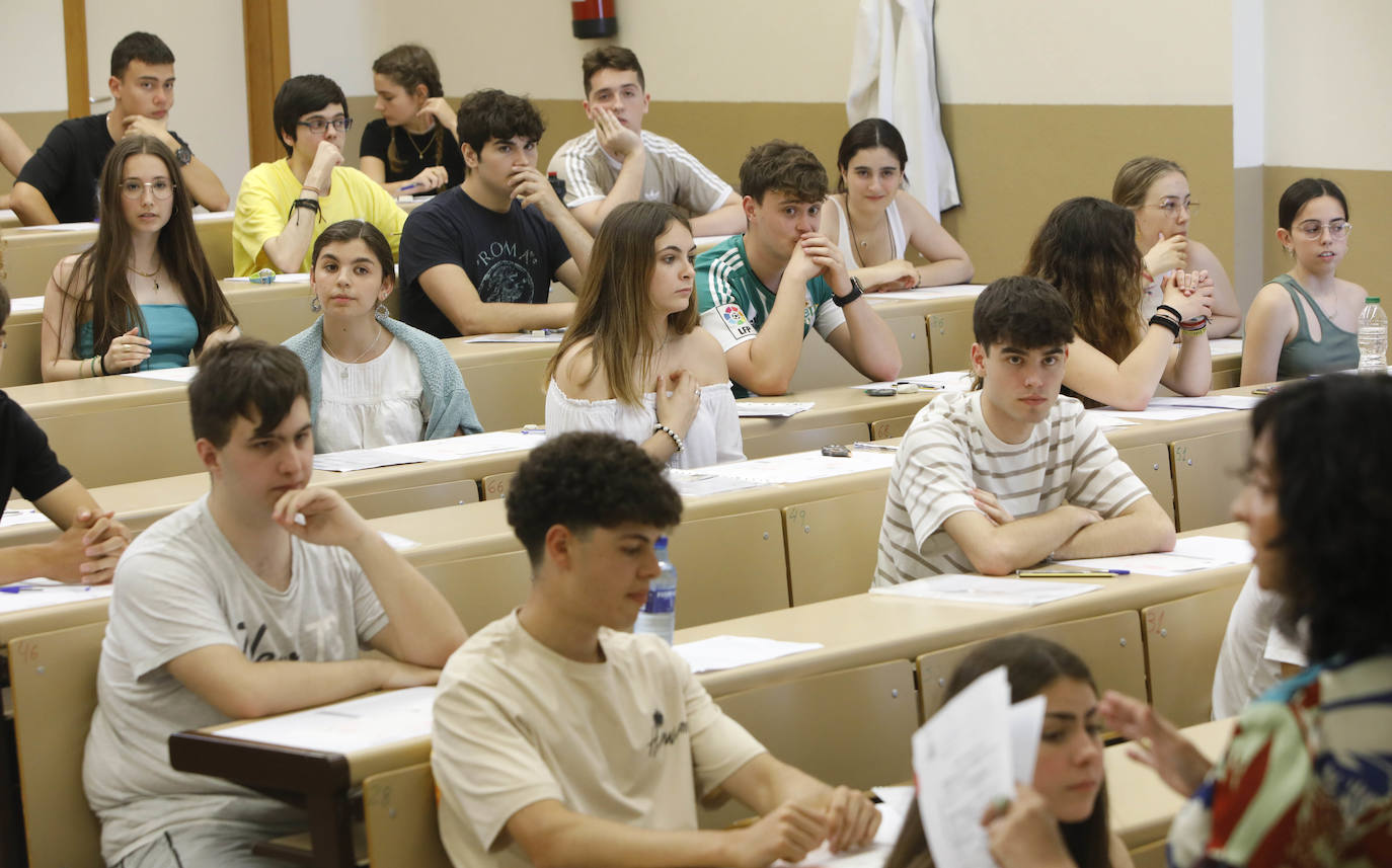 La primera jornada de la EBAU en Asturias, en imágenes