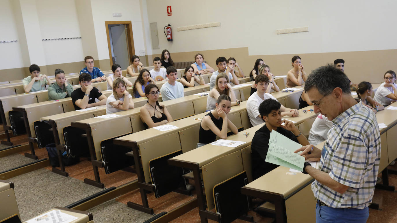 La primera jornada de la EBAU en Asturias, en imágenes