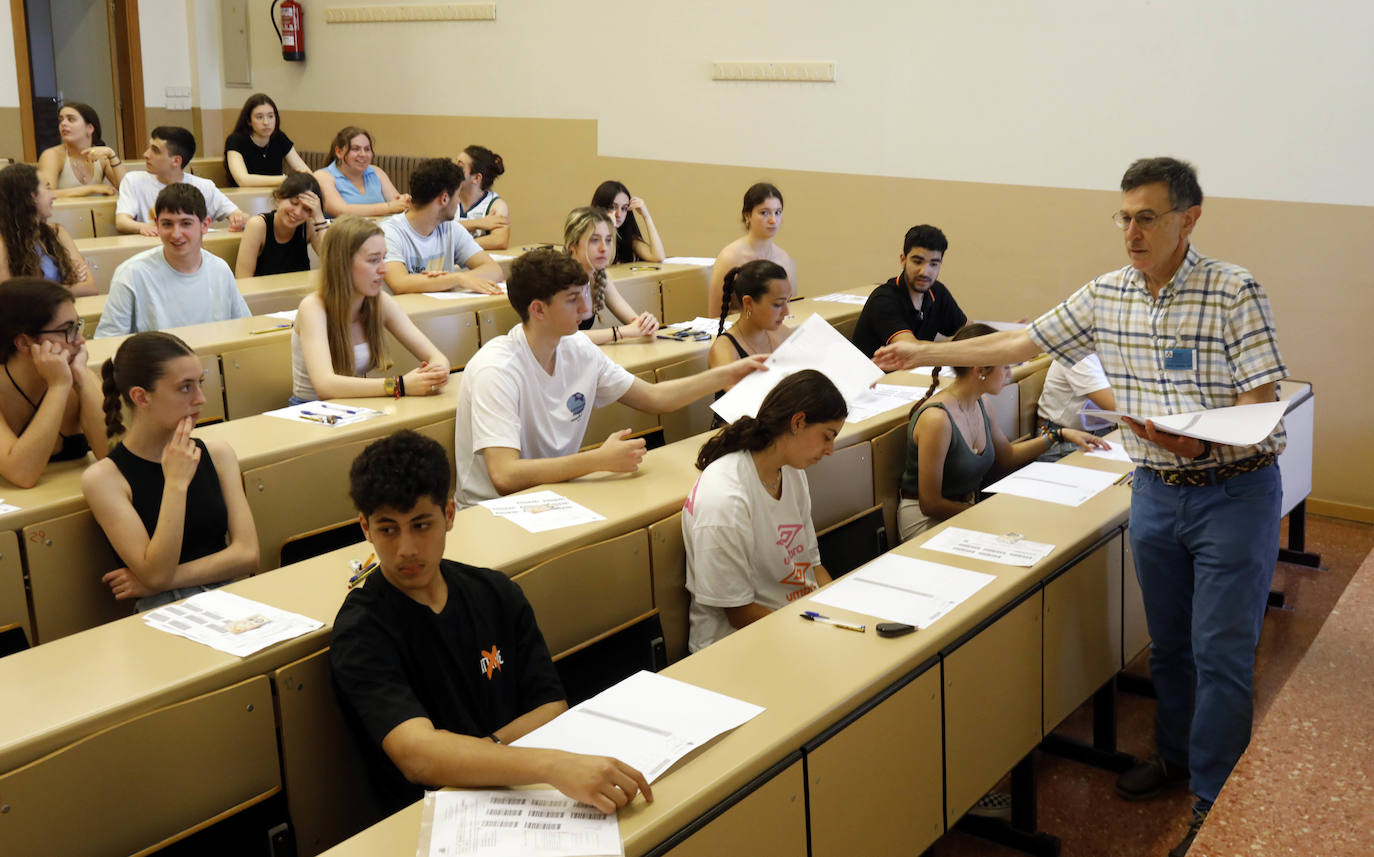 La primera jornada de la EBAU en Asturias, en imágenes
