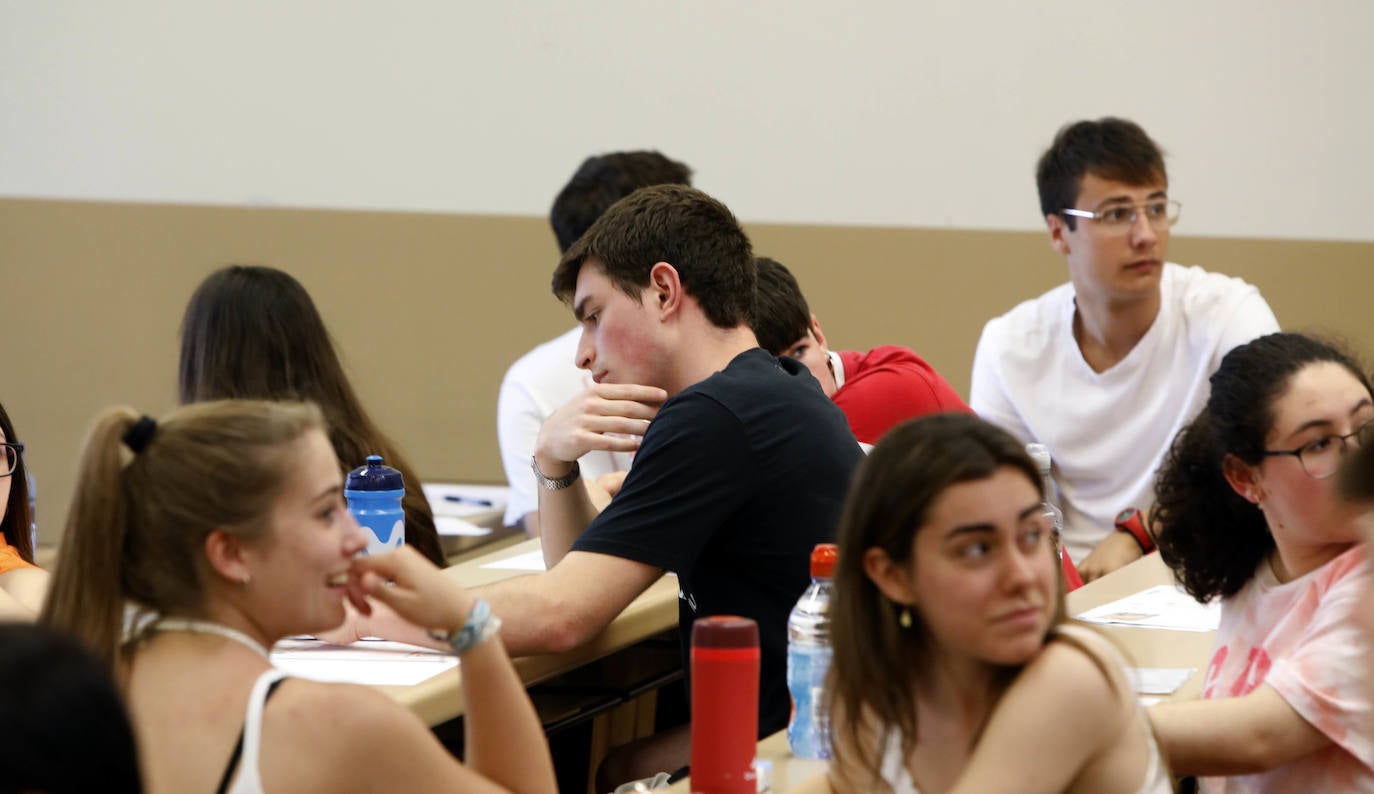 La primera jornada de la EBAU en Asturias, en imágenes