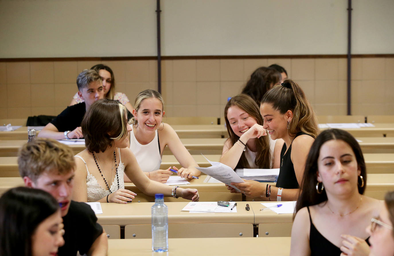 La primera jornada de la EBAU en Asturias, en imágenes