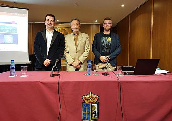 Sergio Hidalgo, Andrés Menéndez y David Azpiazu, en el Centro Asturiano de Madrid.