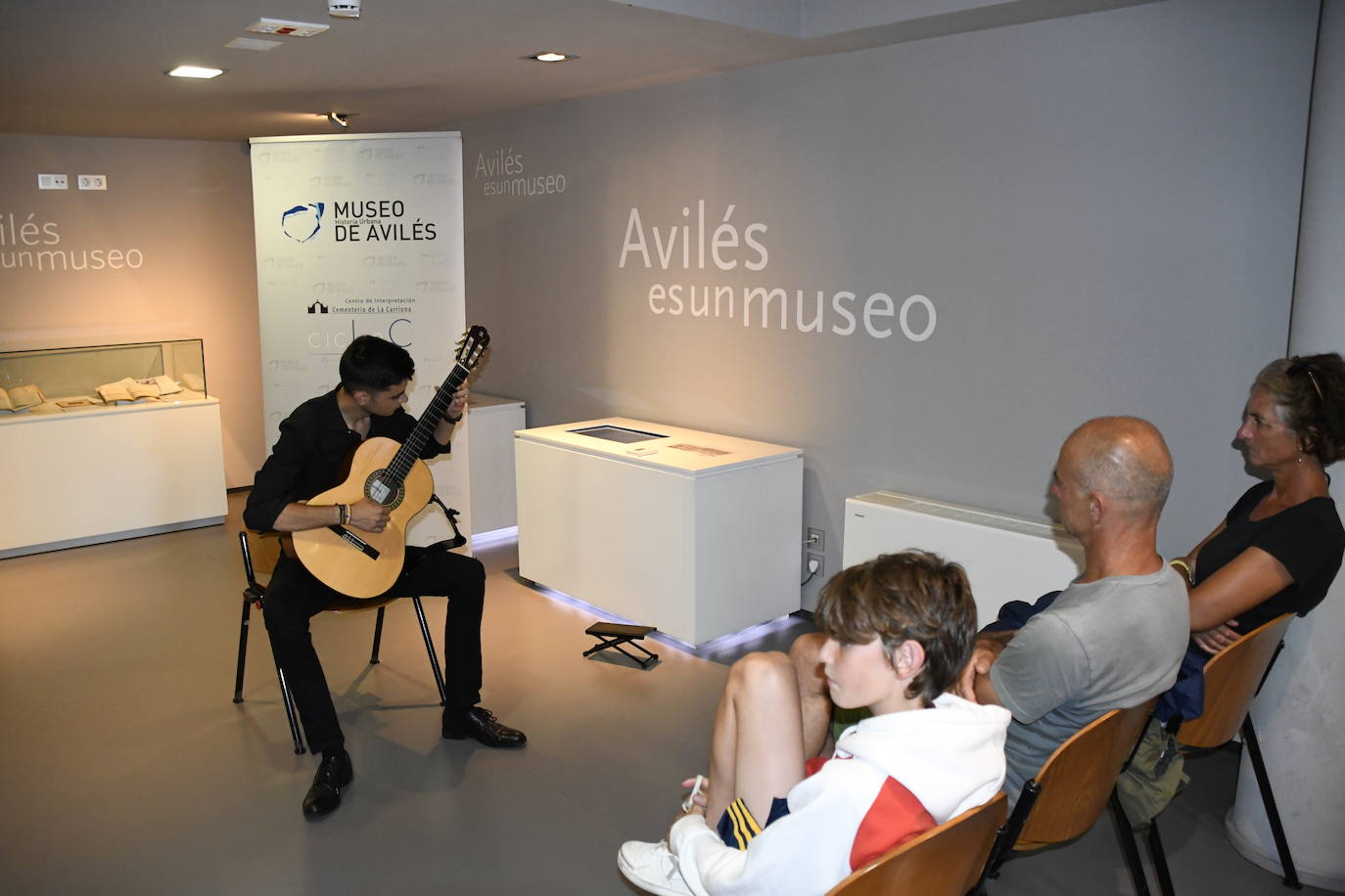 Una tormenta de cultura inunda las calles con la Noche Blanca