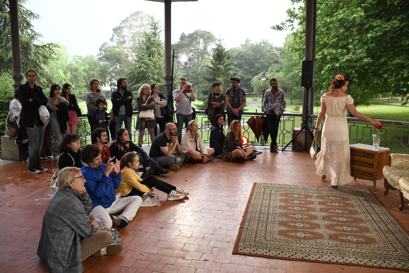 Una tormenta de cultura inunda las calles con la Noche Blanca