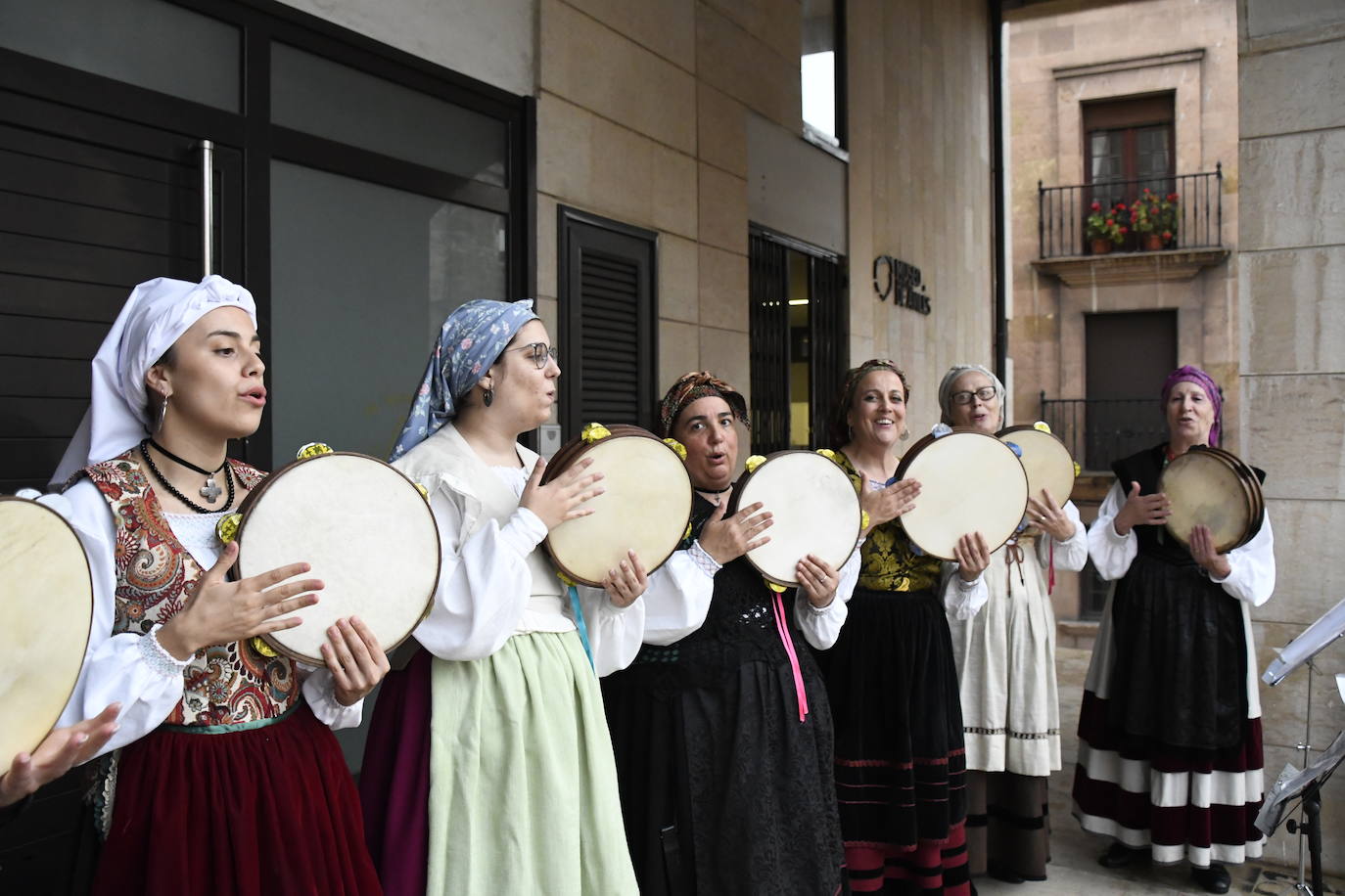 Una tormenta de cultura inunda las calles con la Noche Blanca