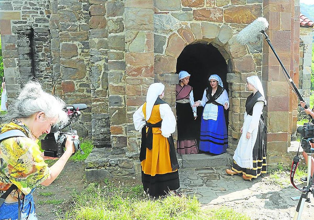 Rodaje del falso documental en Santa Cristina de Lena.