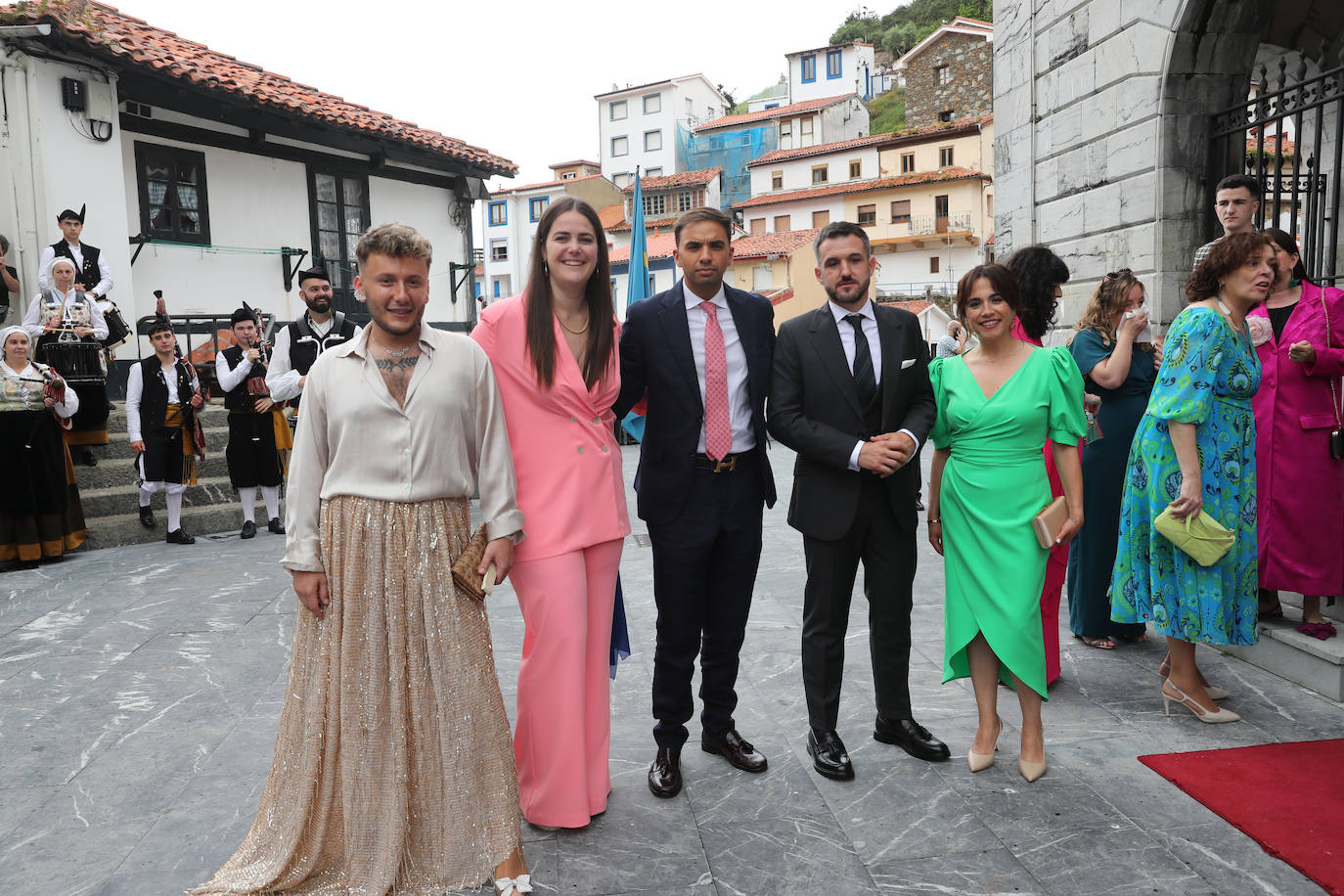 Carlos Valle y Rafael Oñate, arropados por vecinos y autoridades en su boda