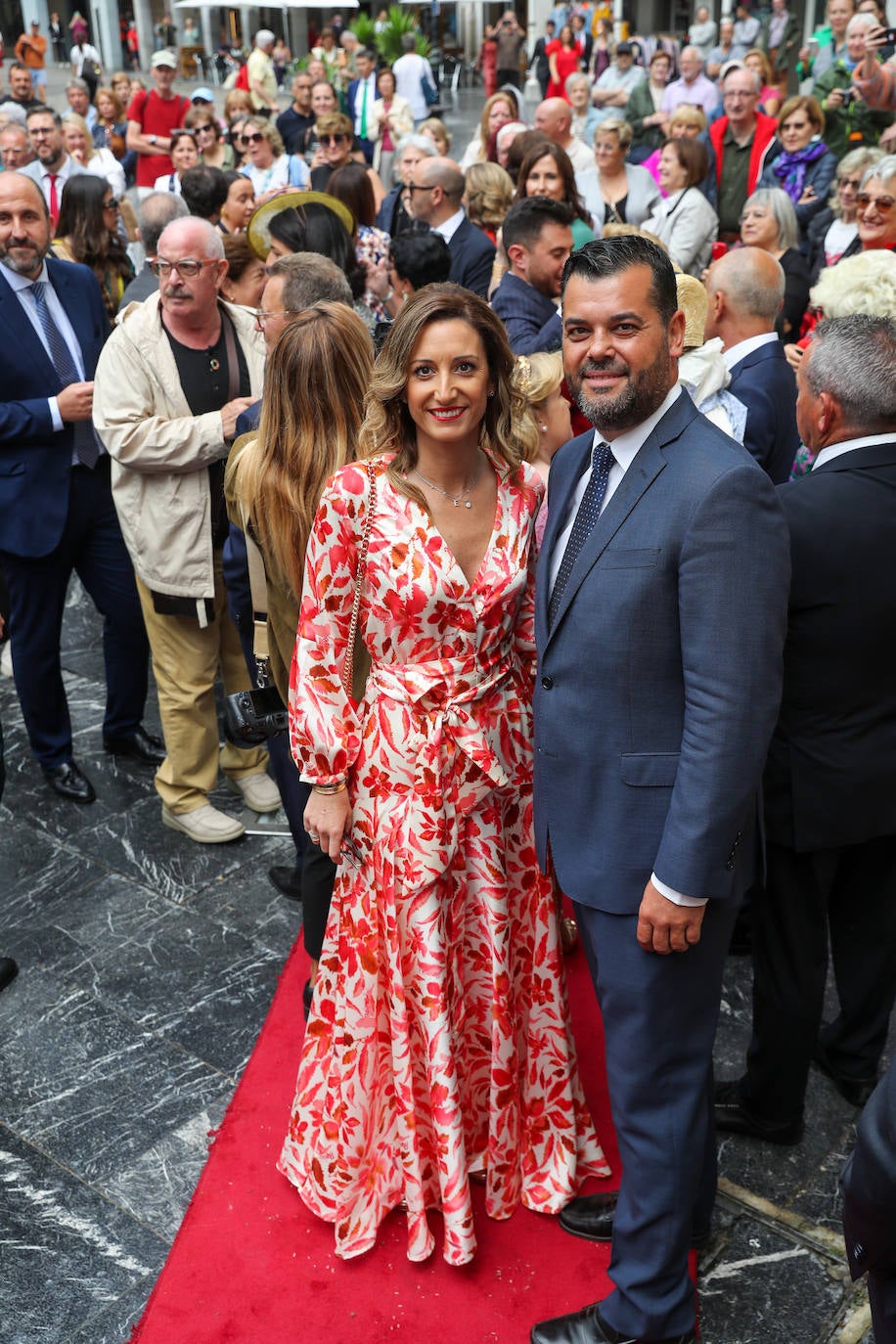 Carlos Valle y Rafael Oñate, arropados por vecinos y autoridades en su boda