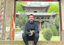 Carlos Arias está aprovechando para viajar por los rincones más desconocidos de China.