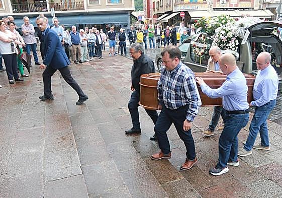 Emotivo adiós al hostelero Vicente Cosío