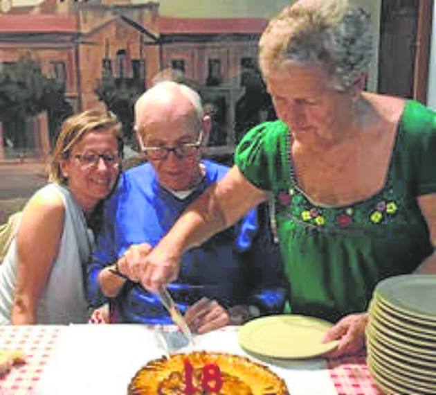 Celebrando el 81 cumpleaños de su padre.