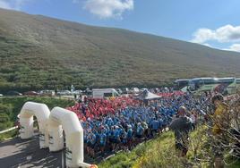 Sescientos corredores, repartidos igualitariamente entre Asturias y León, al inicio de la Batallona de Somiedo.