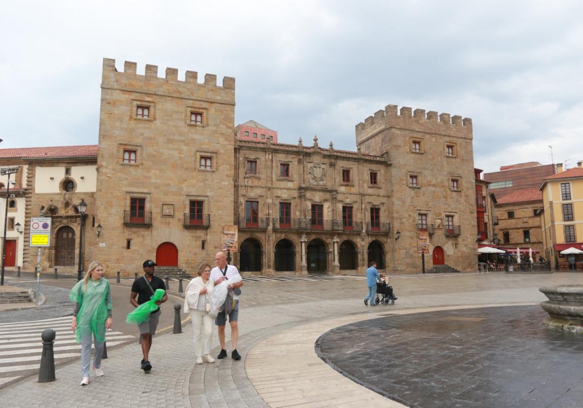 El Palacio de Revillagigedo, en la plaza del Marqués.