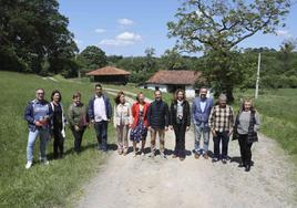 El regidor, con su equipo, en una imagen antes de las elecciones.