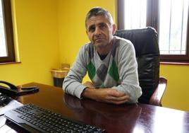 El popular Carlos Salazar, nuevo alcalde de Amieva, ayer en su despacho de la Casa Consistorial.