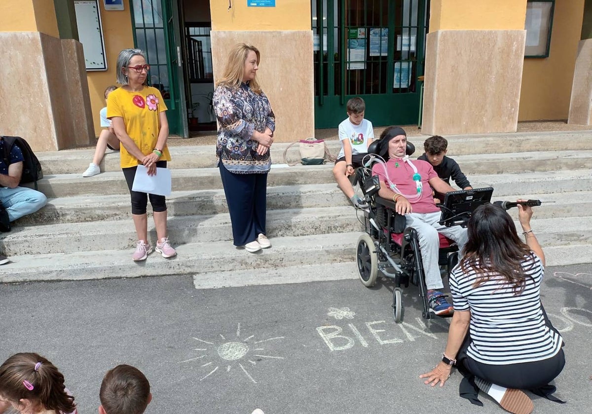 Ana Cuetos, Lydia Espina, 'Capi' junto a su mujer Tere Pérez (de espaldas) y sus hijos Bruno y Pablo.