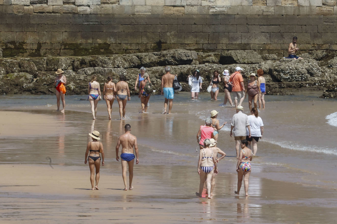 Gijón se refresca en la playa