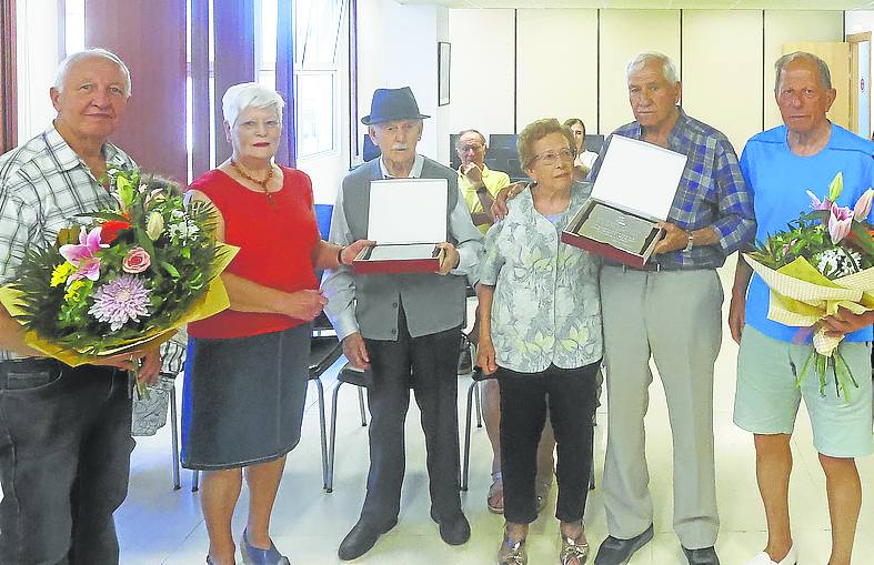 Los homenajeados, Teodosio Pardo y Alicia Rodríguez en el centro.