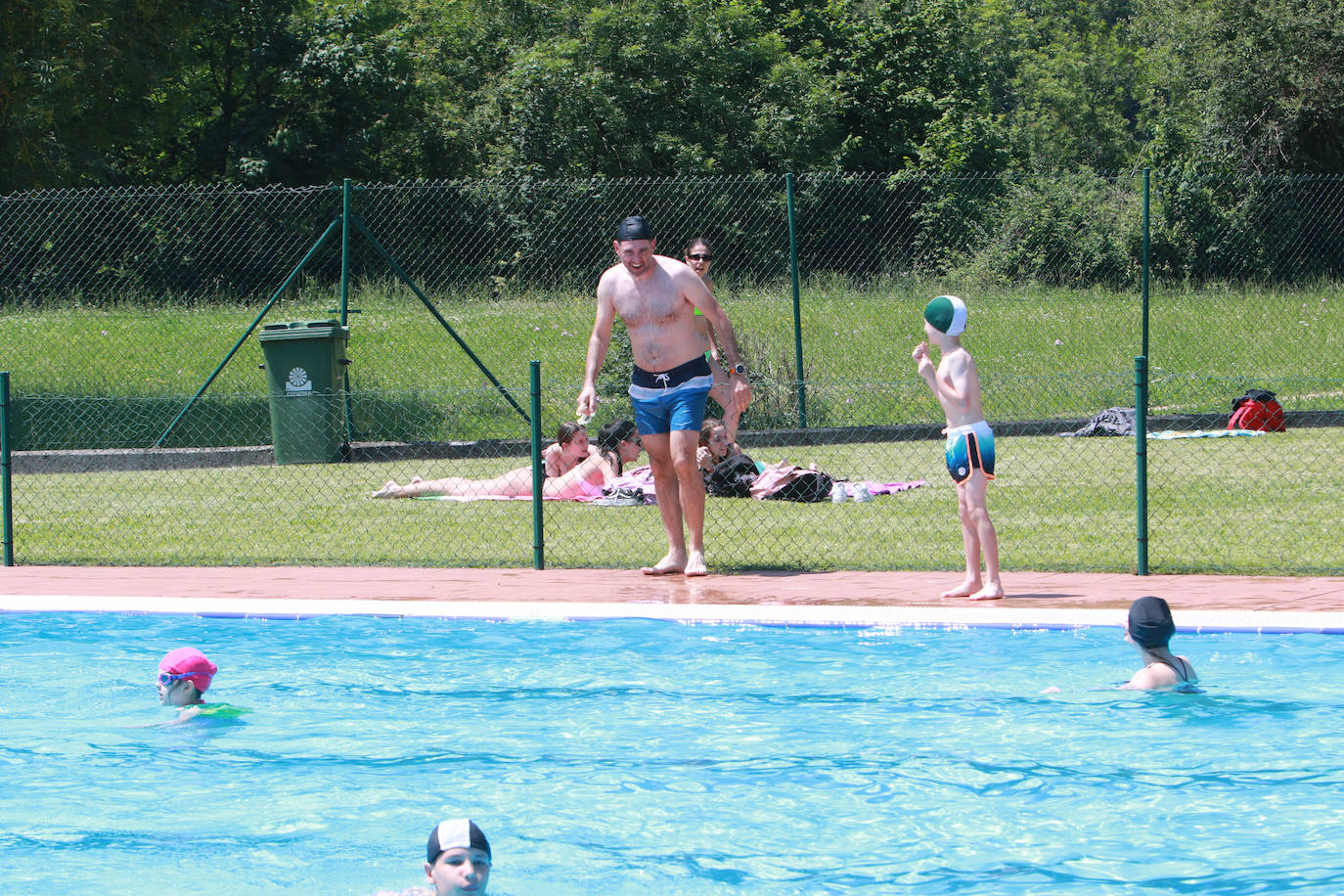 Asturias, a remojo para aliviar el calor