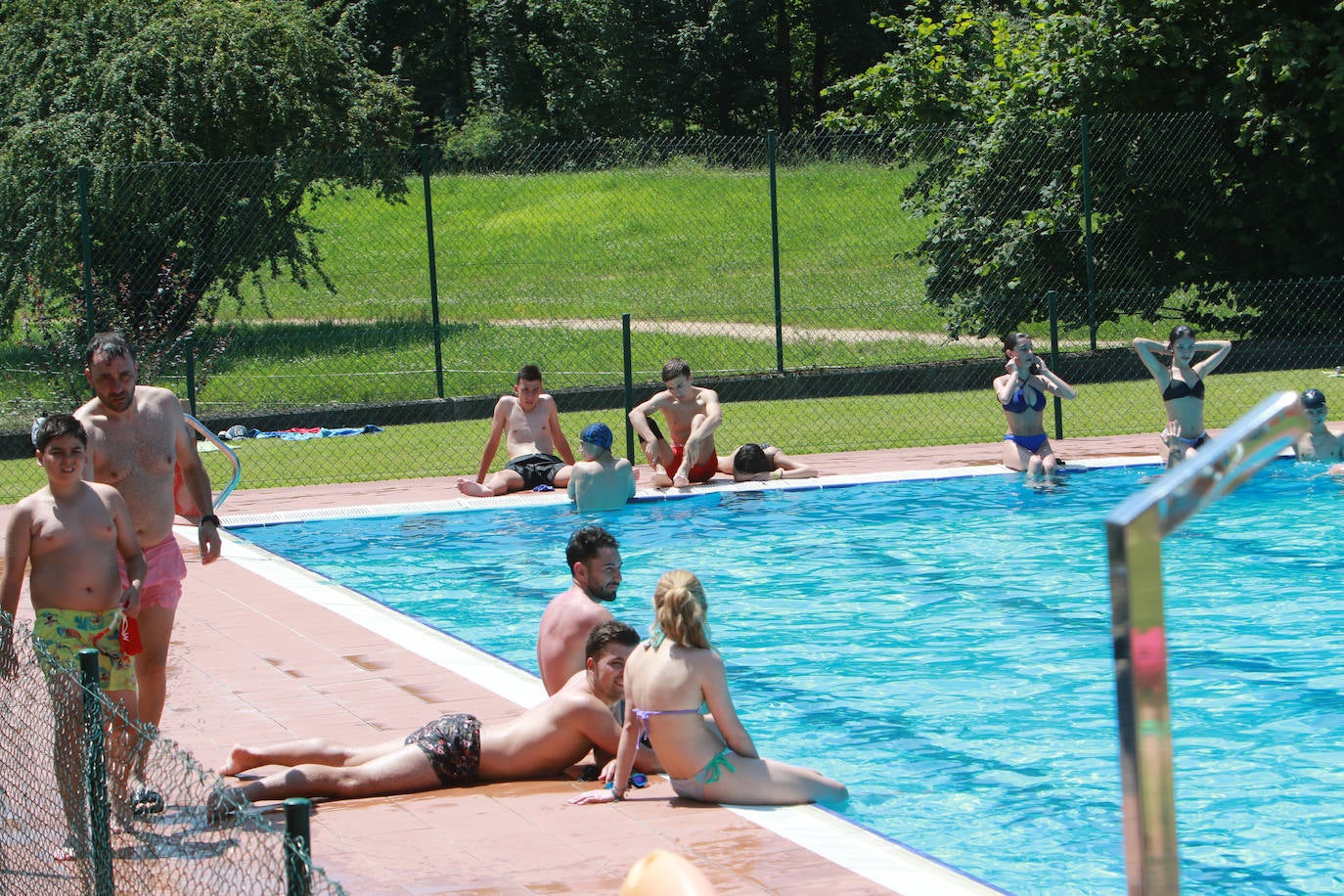 Asturias, a remojo para aliviar el calor