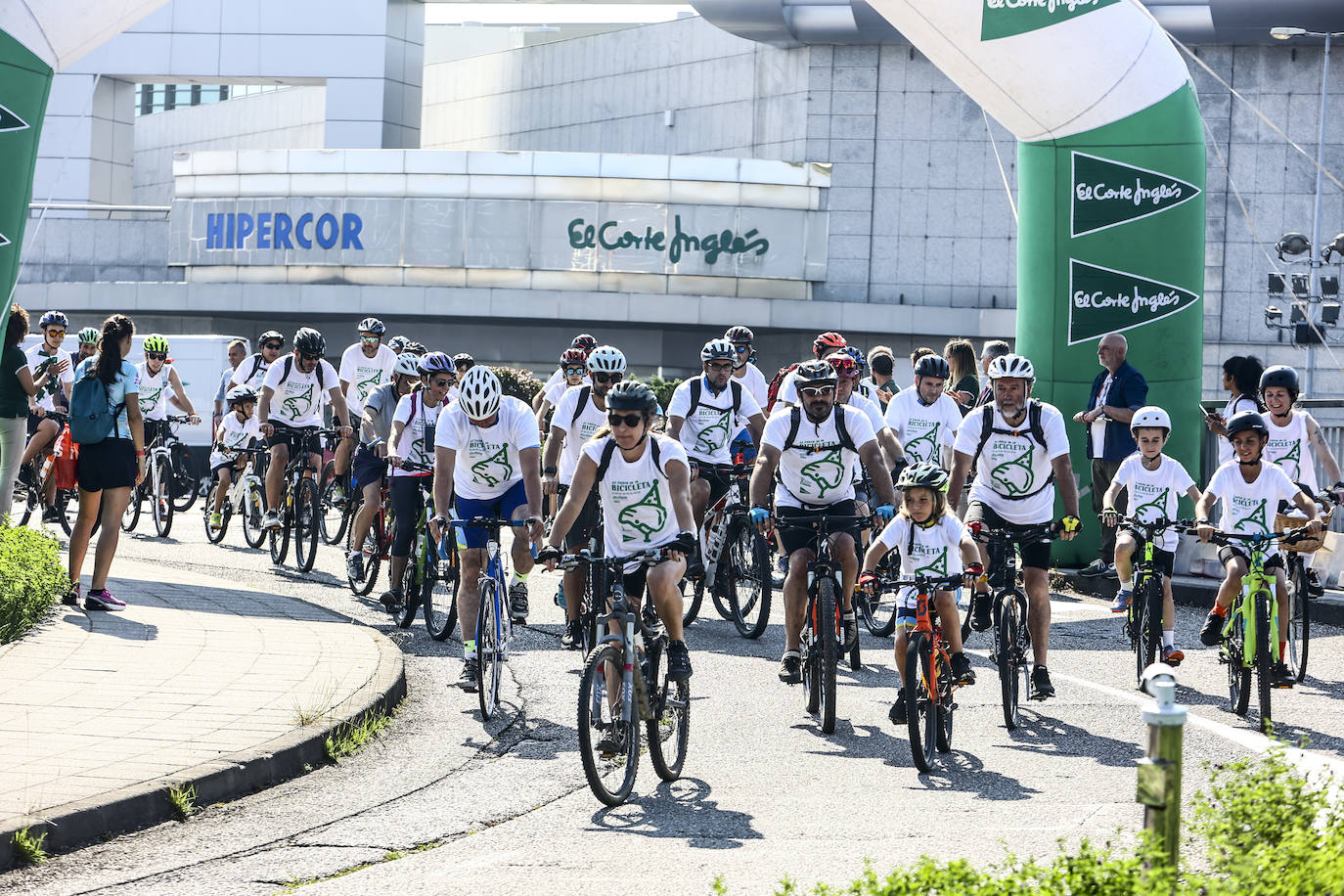 Avilés llena sus calles de bicicletas