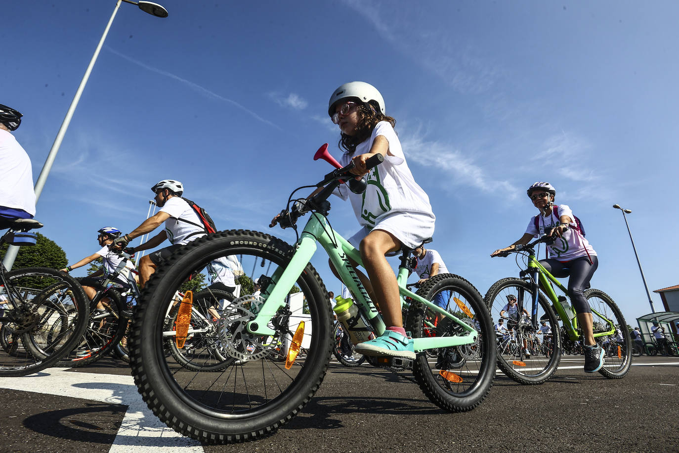 Avilés llena sus calles de bicicletas