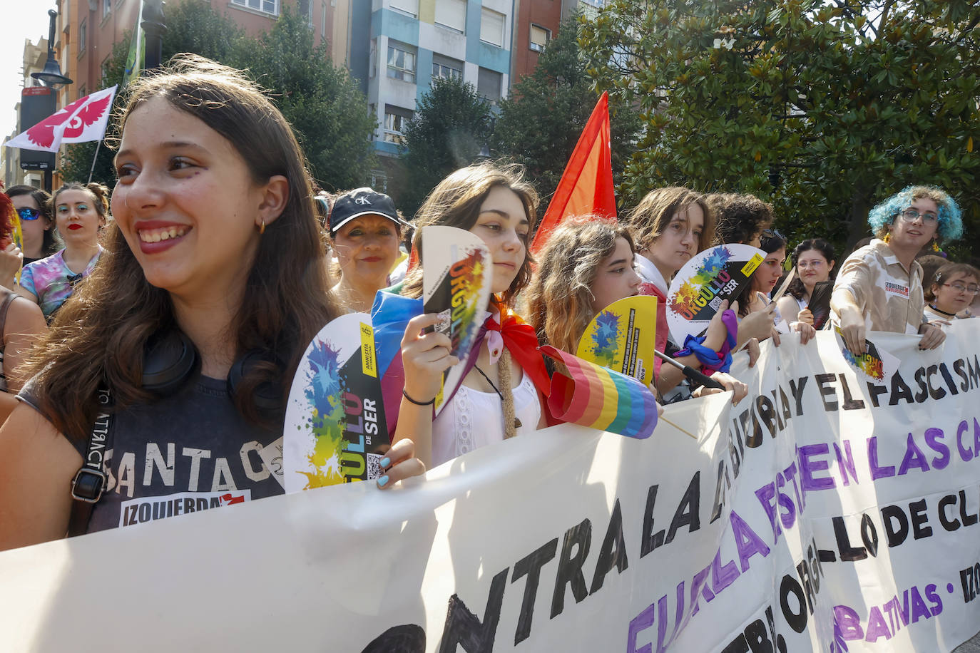 Así ha sido la multitudinaria manifestación del Orgullín en Gijón