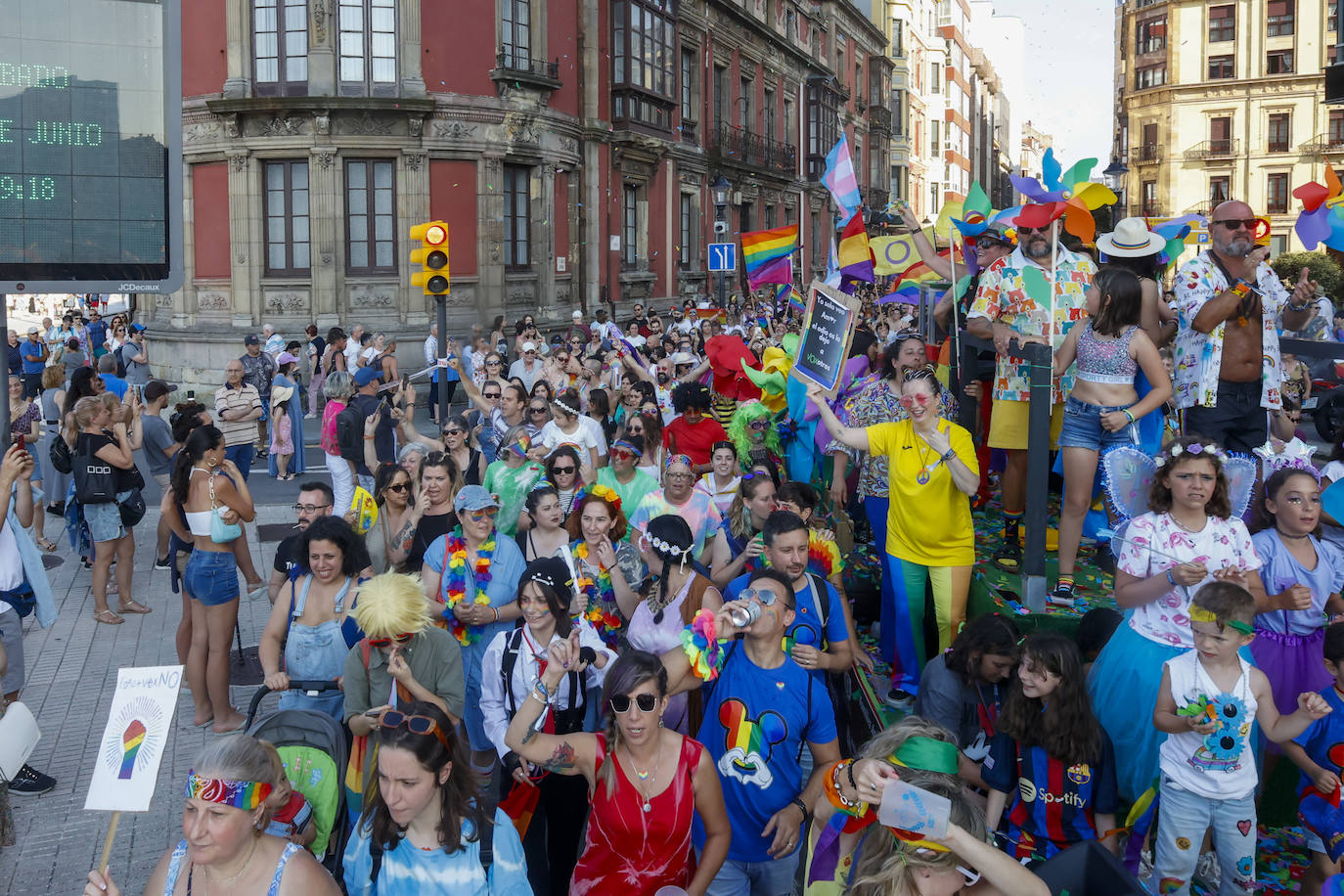 Así ha sido la multitudinaria manifestación del Orgullín en Gijón