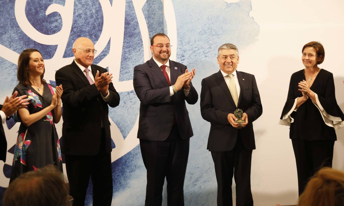 Premio al emprendimiento y el compromiso con la sociedad