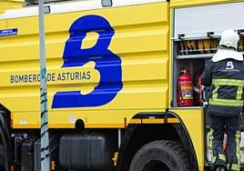 Un incendio en Salas calcina un garaje y un hórreo