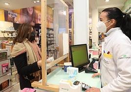 El uso de la mascarilla en las farmacias dejará de ser obligatorio.
