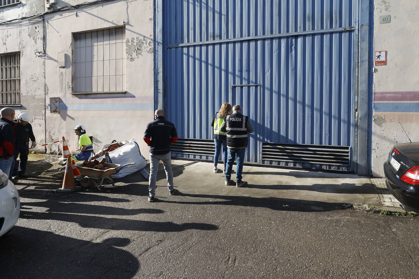 Registro de la Policía Nacional en la nave de Tremañes.