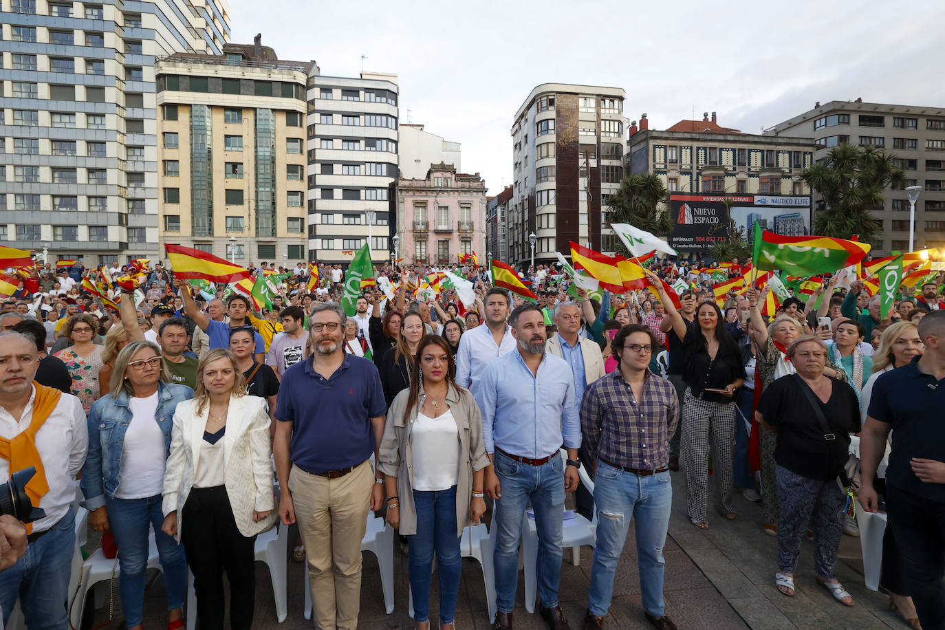 Así ha sido el acto de Santiago Abascal en Gijón
