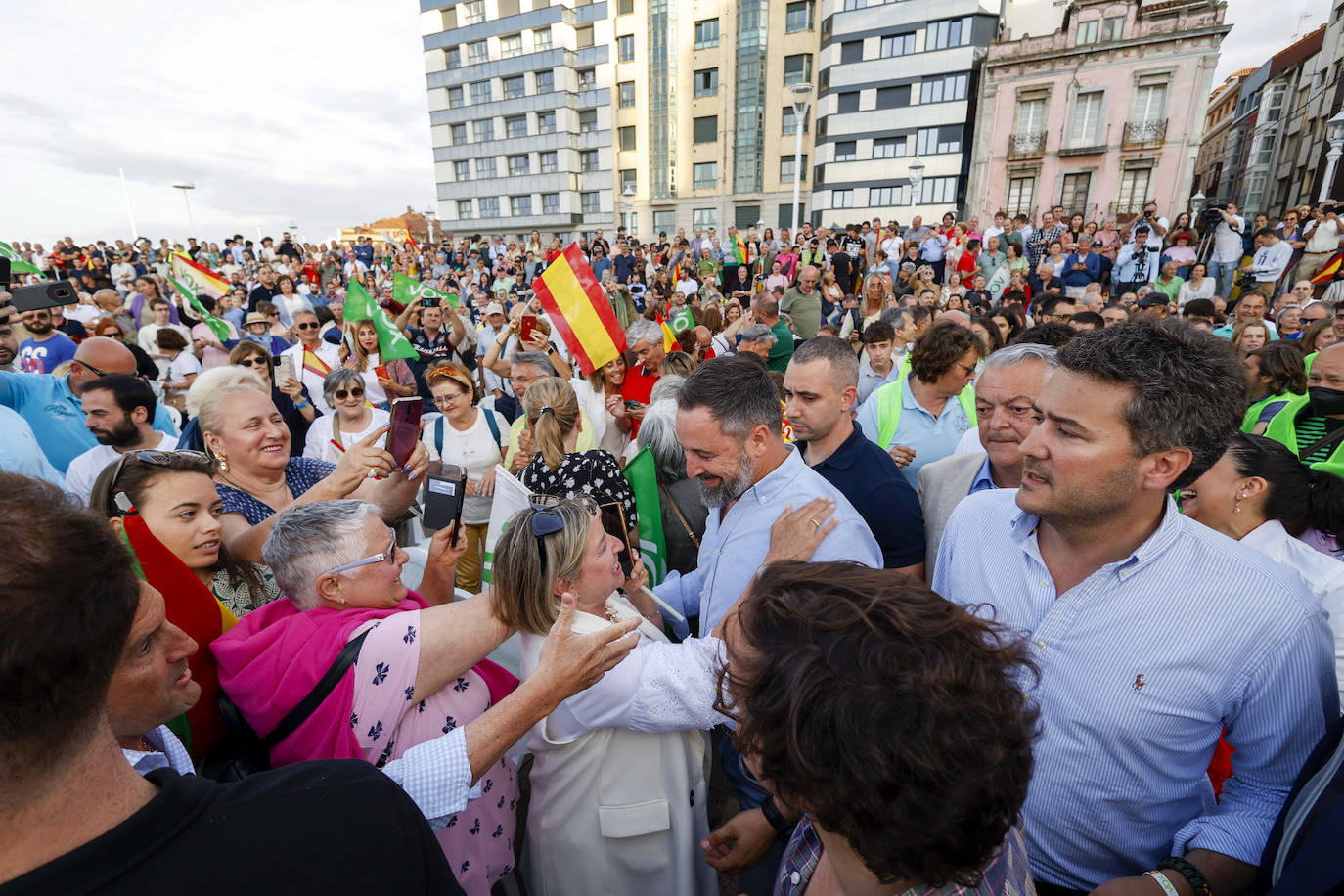 Así ha sido el acto de Santiago Abascal en Gijón