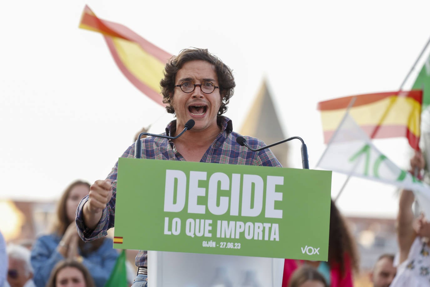Así ha sido el acto de Santiago Abascal en Gijón