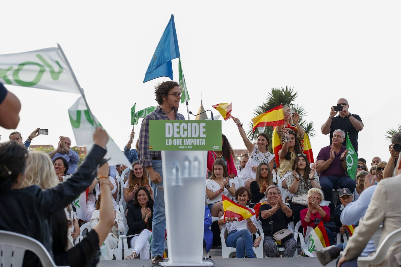 Así ha sido el acto de Santiago Abascal en Gijón