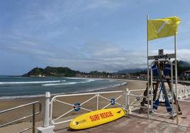 La playa reabrió al baño, aunque hubo bandera amarilla.