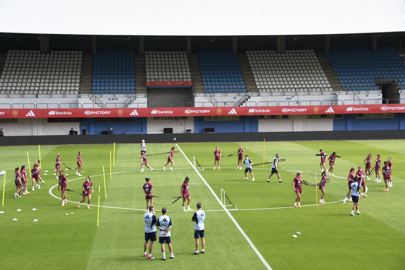 La selección, durante su entrenamiento esta mañana.