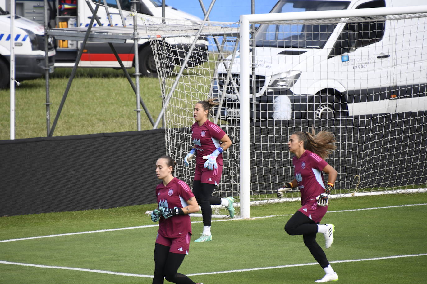 La selección femenina de fútbol calienta motores en el Suárez Puerta