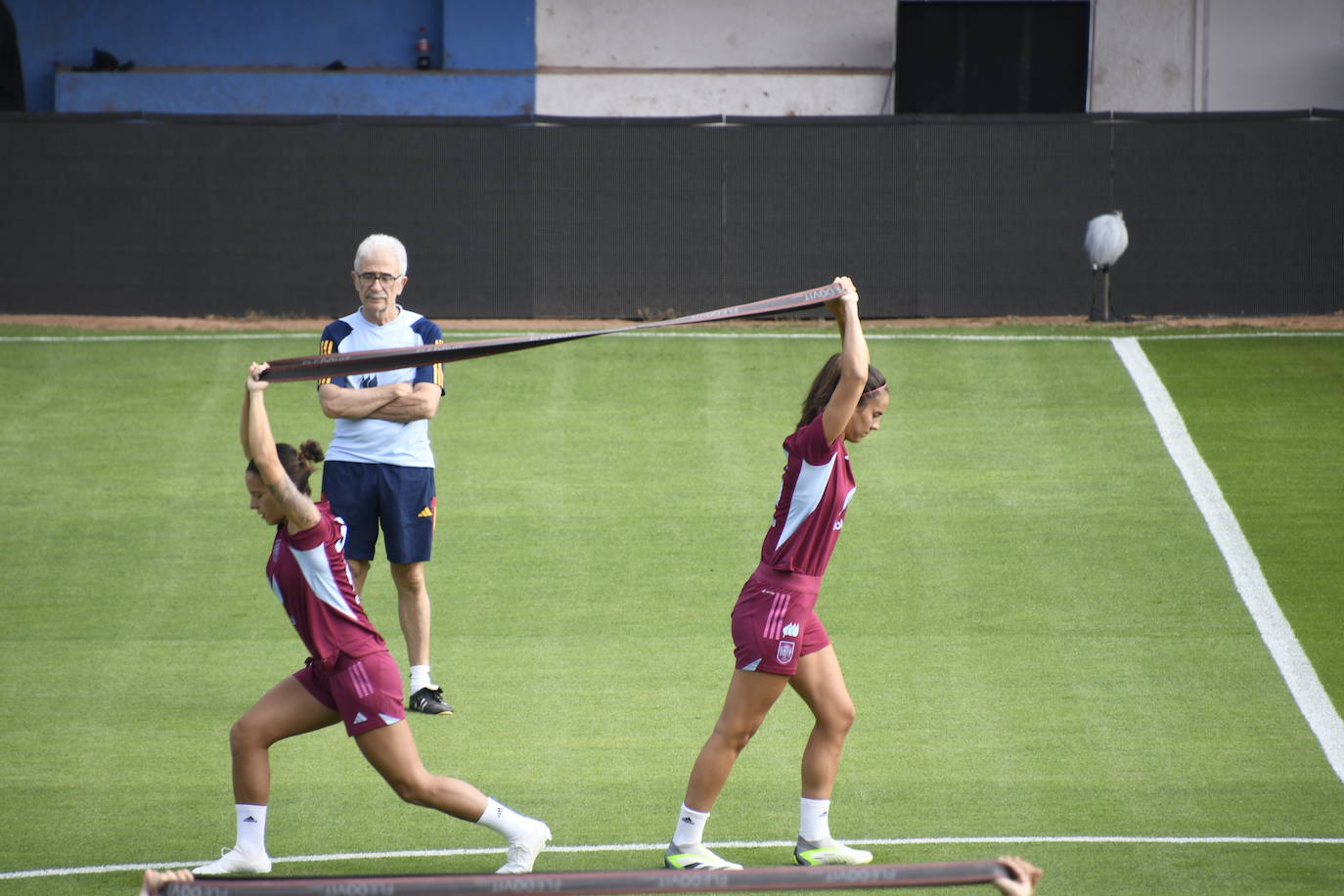 La selección femenina de fútbol calienta motores en el Suárez Puerta