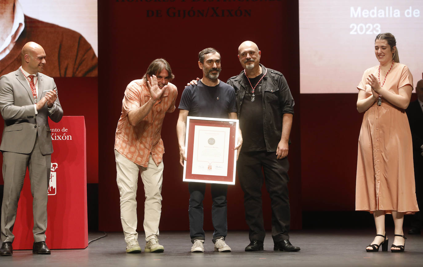 Honores y distinciones en Gijón: la entrega de las Medallas de la ciudad, en imágenes