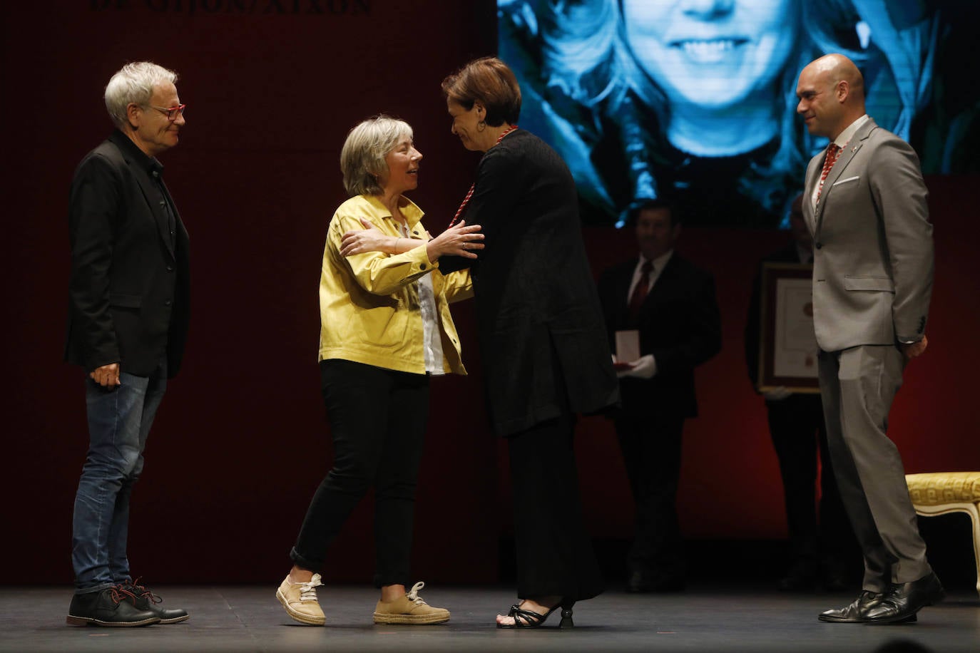 Honores y distinciones en Gijón: la entrega de las Medallas de la ciudad, en imágenes