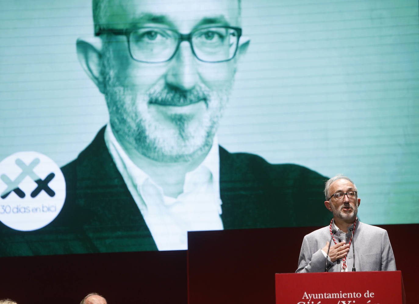 Honores y distinciones en Gijón: la entrega de las Medallas de la ciudad, en imágenes