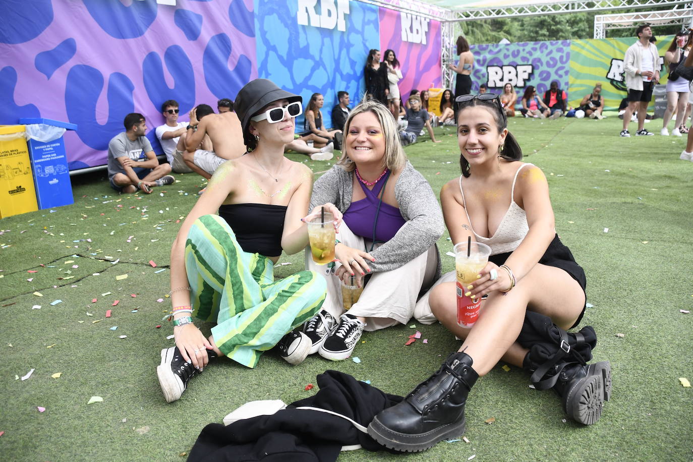 Explosión de ritmo y color en el cierre del Reggaeton Beach en Avilés