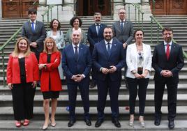 Foto del equipo de gobierno durante el pasado Pleno de constitución de la Junta General.