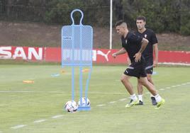 Djuka y Pedro, durante la sesión de ayer en Mareo.