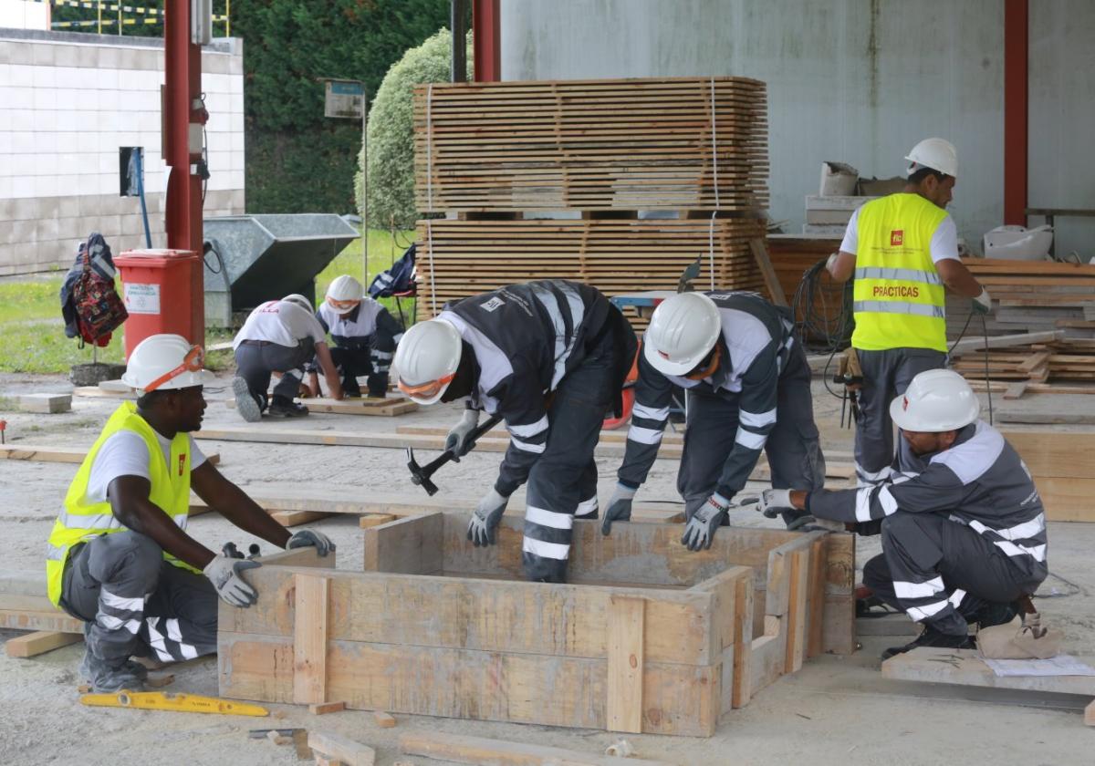 Alumnos del curso de 'Operaciones auxiliares de hormigón'.