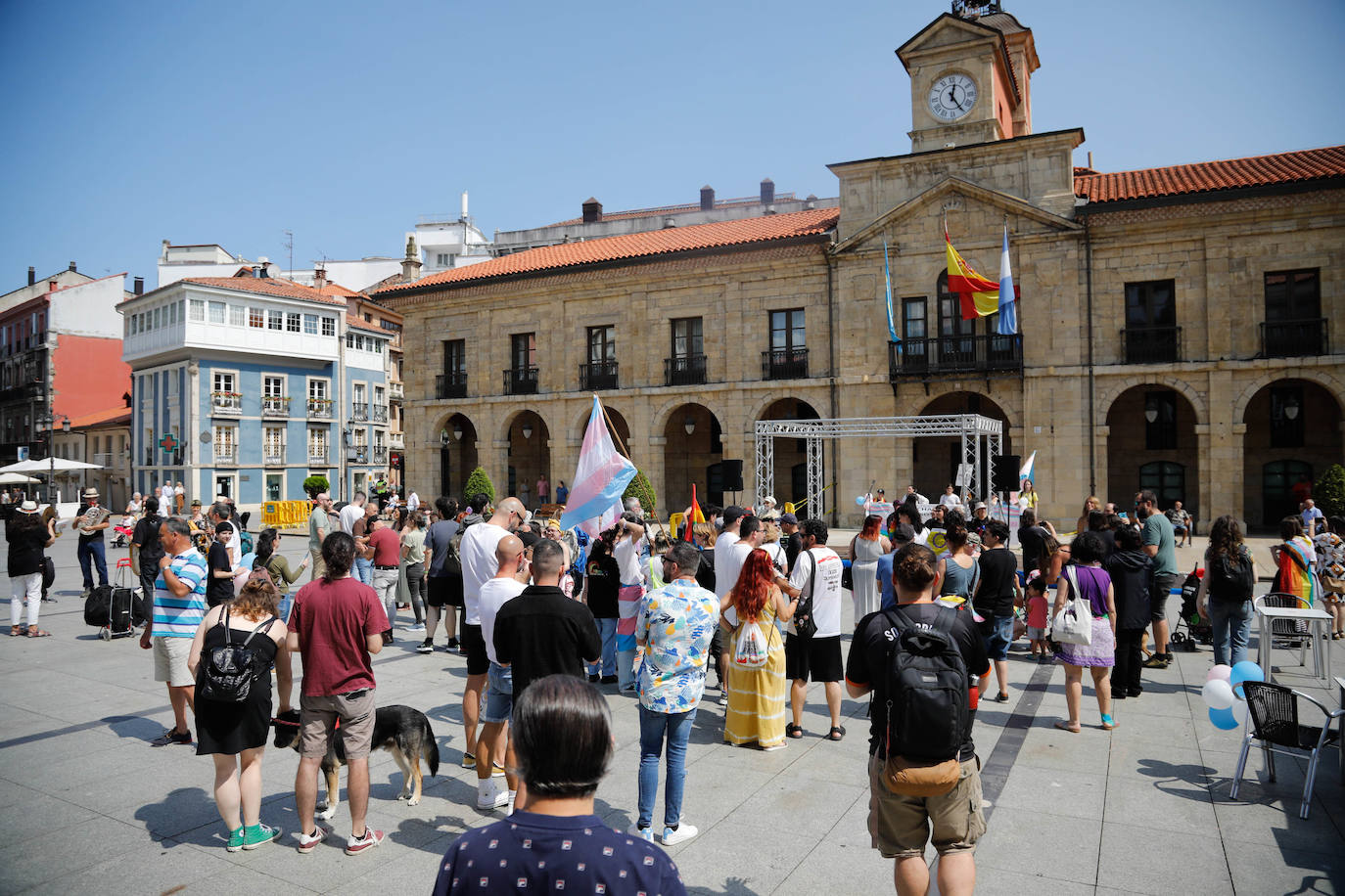 «Ni un paso atrás»: Avilés clama por los derechos LGTBI