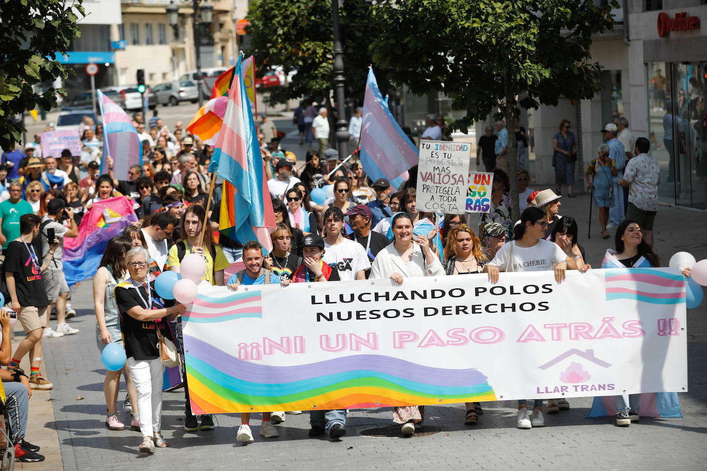 «Ni un paso atrás»: Avilés clama por los derechos LGTBI