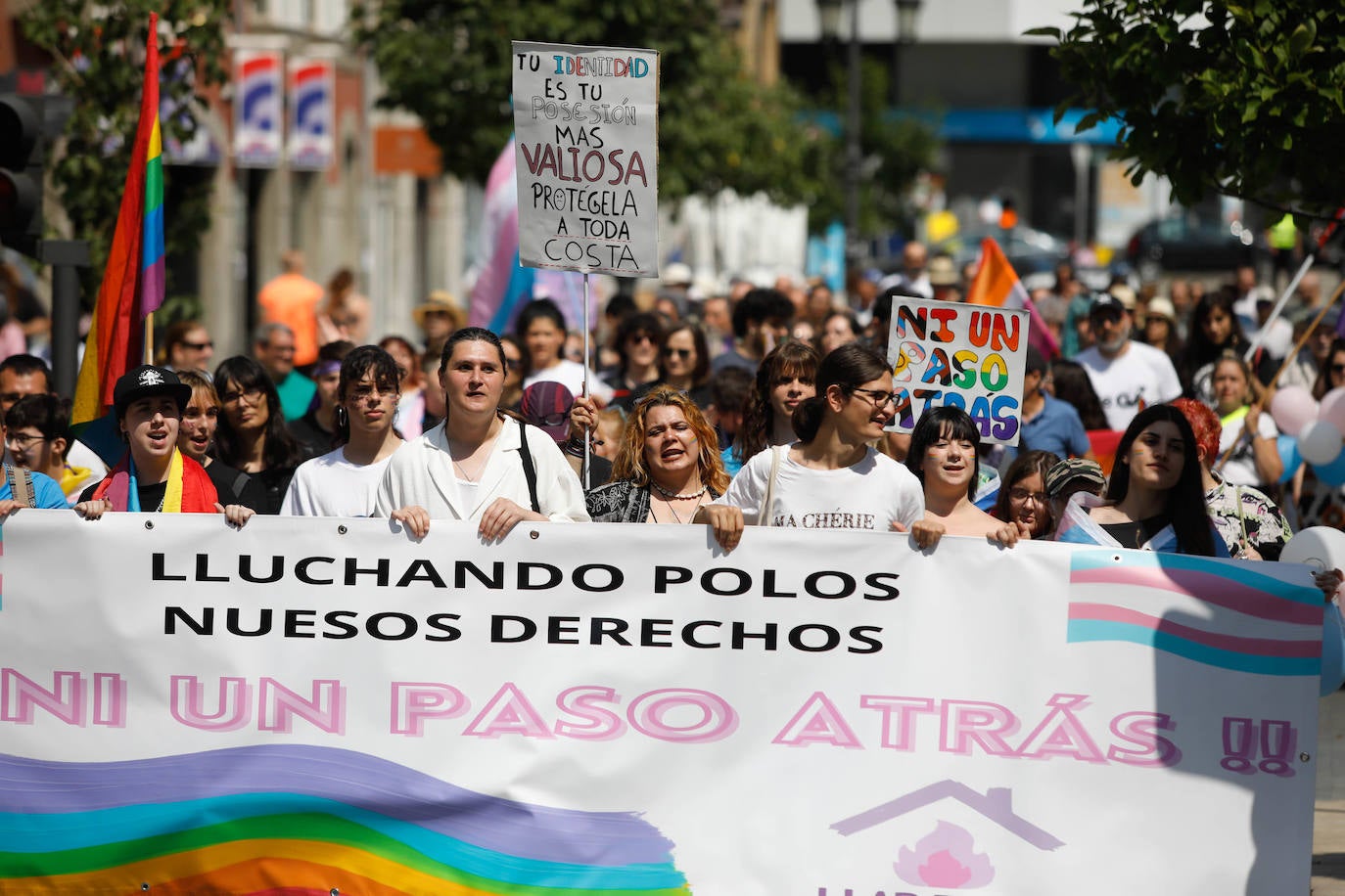 «Ni un paso atrás»: Avilés clama por los derechos LGTBI